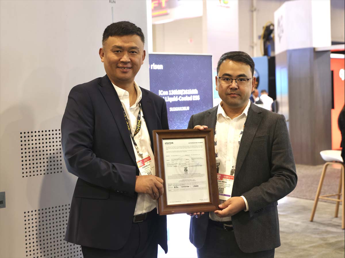 Howard Liu, Ph.D., Director of Engineering for Global Energy of Intertek (left) and &nbsp;Meng Wei, Deputy General Manager of Risen Energy (right) witnessed the certification ceremony